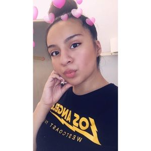 Meet your Posher, Elia